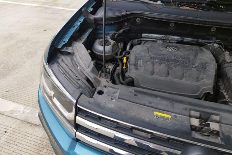 Used Volkswagen Tharu 2019 330TSI Four-Wheel Drive Flagship Model China VI Standard Engine Bay Right
