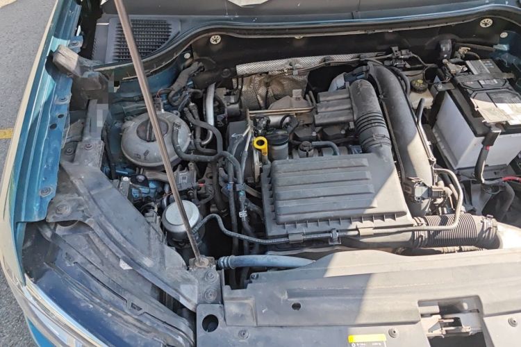 Used Volkswagen Tharu 2019 280TSI Two-Wheel Drive R-Line China VI Standard Engine Bay Right