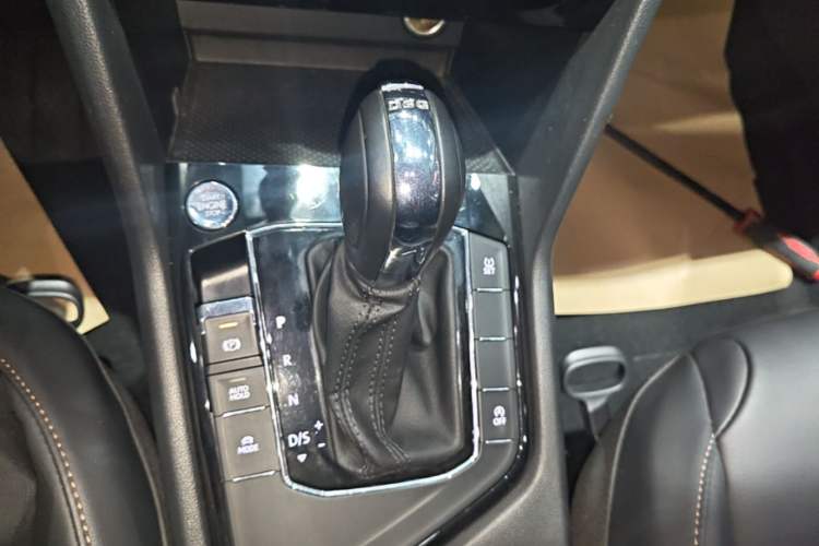 Used Volkswagen Tharu 2019 280TSI Two-Wheel Drive Luxury Version China VI Standard Gear Lever