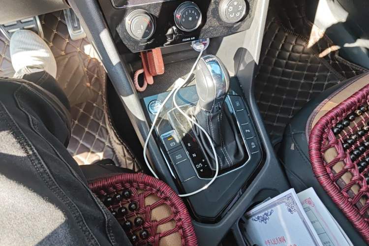 Used Volkswagen Tharu 2019 280TSI Two-Wheel Drive R-Line China VI Standard Gear Lever