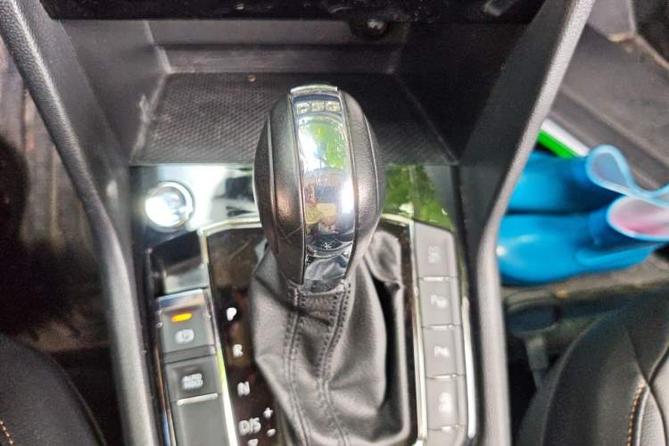 Used Volkswagen Tharu 2019 330TSI Four-Wheel Drive Flagship Model China VI Standard Gear Lever