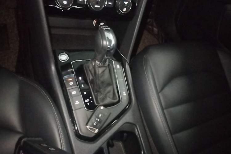Used Volkswagen Tharu 2019 280TSI Two-Wheel Drive Luxury Version China VI Standard Gear Lever