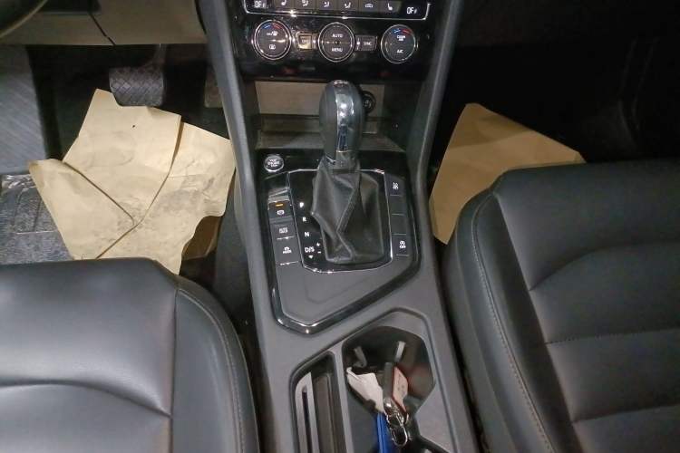 Used Volkswagen Tharu 2019 280TSI Two-Wheel Drive Luxury Version China VI Standard Gear Lever