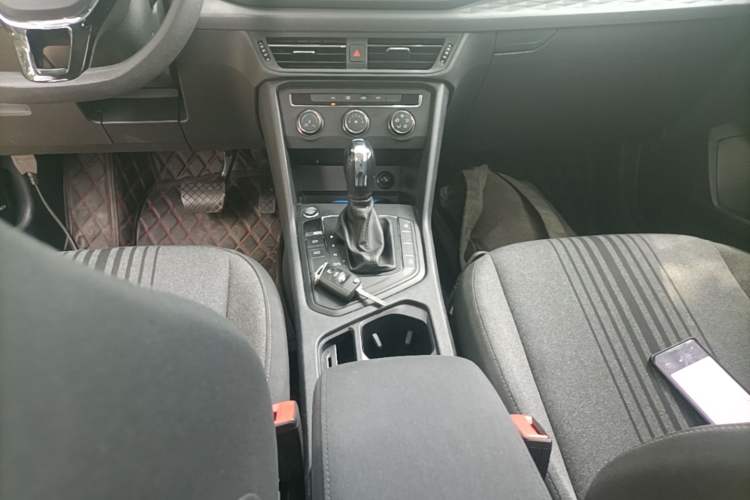 Used Volkswagen Tharu 2019 280TSI Two-Wheel Drive Trend Edition China VI Standard Gear Lever