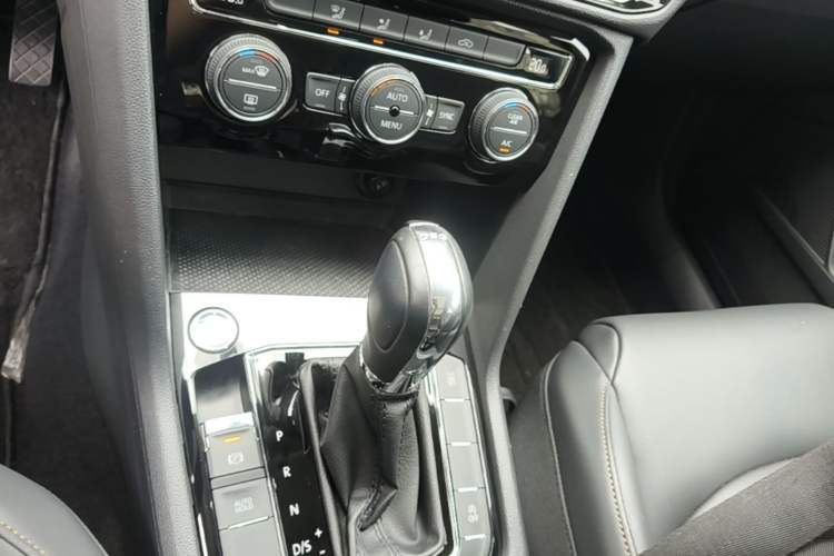 Used Volkswagen Tharu 2019 280TSI Two-Wheel Drive Comfort Edition China VI Standard Gear Lever