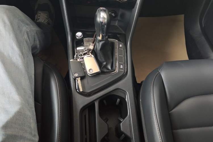 Used Volkswagen Tharu 2019 280TSI Two-Wheel Drive Luxury Version China VI Standard Gear Lever