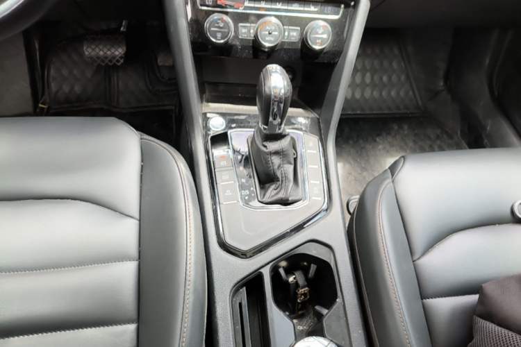 Used Volkswagen Tharu 2019 280TSI Two-Wheel Drive Luxury Version China VI Standard Gear Lever