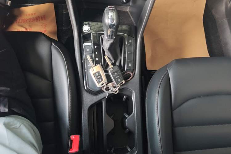 Used Volkswagen Tharu 2019 280TSI Two-Wheel Drive Luxury Version China VI Standard Gear Lever