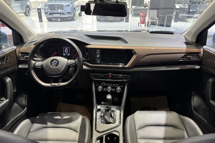 Used Volkswagen Tharu 2019 280TSI Two-Wheel Drive Luxury Version China VI Standard Interior 1