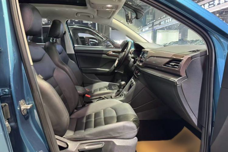 Used Volkswagen Tharu 2019 280TSI Two-Wheel Drive Luxury Version China VI Standard Interior 4