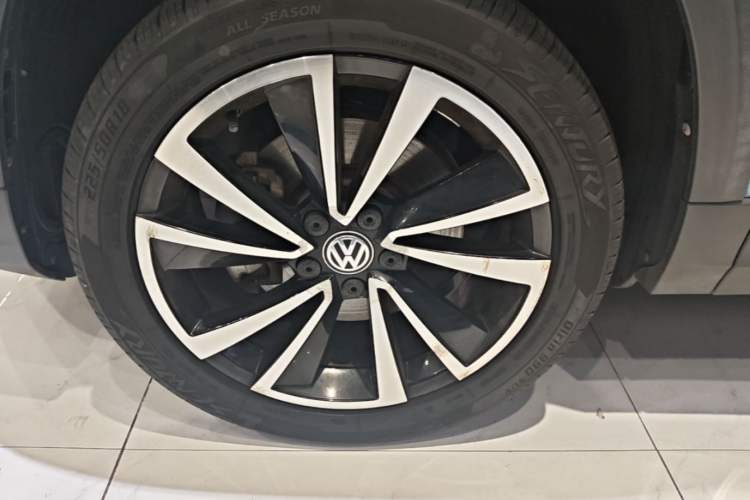Used Volkswagen Tharu 2019 280TSI Two-Wheel Drive Luxury Version China VI Standard Left Front Wheel Hub