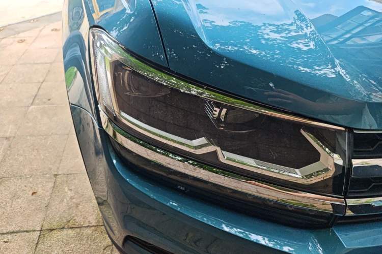 Used Volkswagen Tharu 2019 330TSI Four-Wheel Drive Flagship Model China VI Standard Right Front Headlight