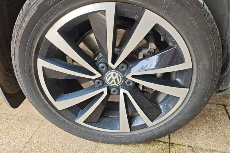 Used Volkswagen Tharu 2019 330TSI Four-Wheel Drive Flagship Model China VI Standard Right Front Wheel Hub