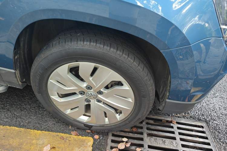 Used Volkswagen Tharu 2019 280TSI Two-Wheel Drive Comfort Edition China VI Standard Right Front Wheel Hub