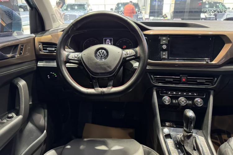 Used Volkswagen Tharu 2019 280TSI Two-Wheel Drive Luxury Version China VI Standard Steering Wheel