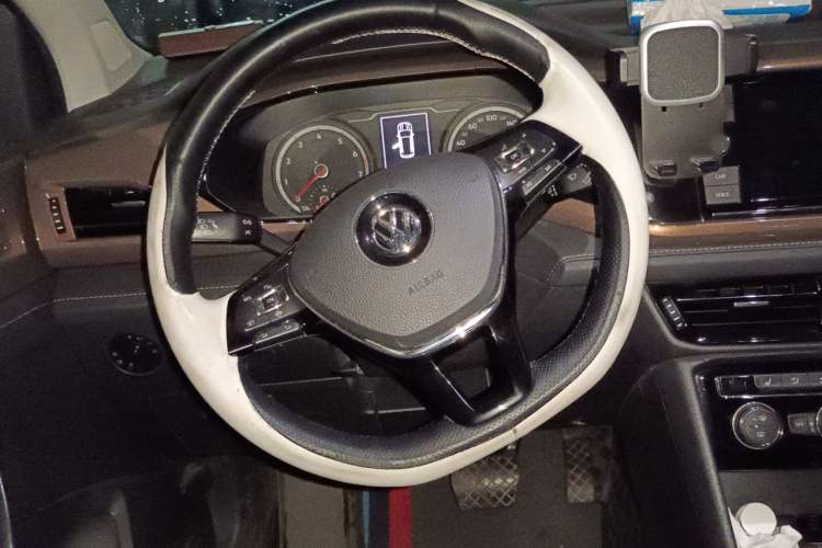 Used Volkswagen Tharu 2019 280TSI Two-Wheel Drive Luxury Version China VI Standard Steering Wheel