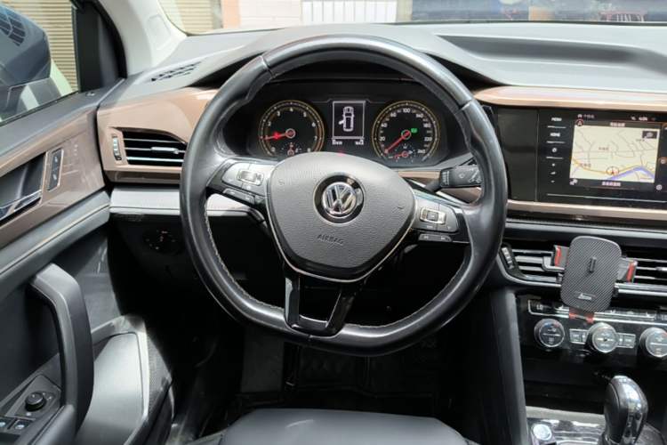 Used Volkswagen Tharu 2019 280TSI Two-Wheel Drive Luxury Version China VI Standard Steering Wheel
