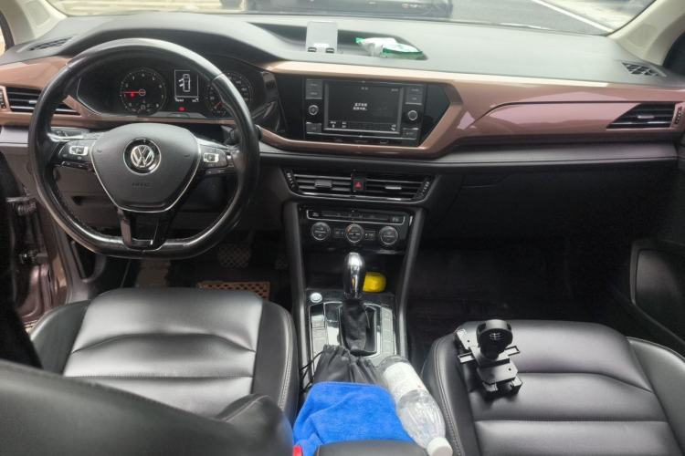Used Volkswagen Tharu 2019 280TSI Two-Wheel Drive Comfort Edition China V Standard Center Console