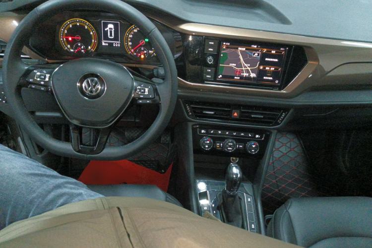 Used Volkswagen Tharu 2019 280TSI Two-Wheel Drive Luxury Version China VI Standard Center Console