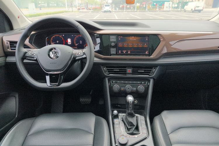 Used Volkswagen Tharu 2019 330TSI Four-Wheel Drive Flagship Model China VI Standard Center Console