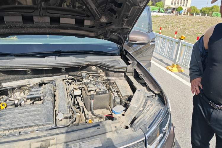 Used Volkswagen Tharu 2019 280TSI Two-Wheel Drive R-Line China VI Standard Engine Bay Left