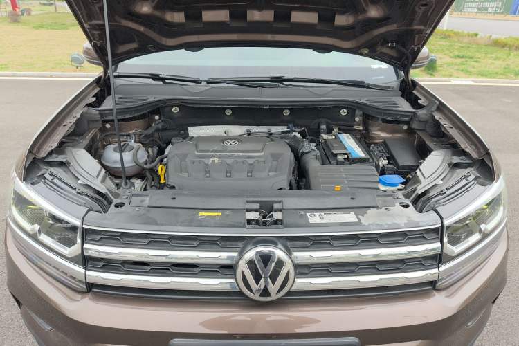 Used Volkswagen Tharu 2019 330TSI Four-Wheel Drive Flagship Model China VI Standard Engine Bay
