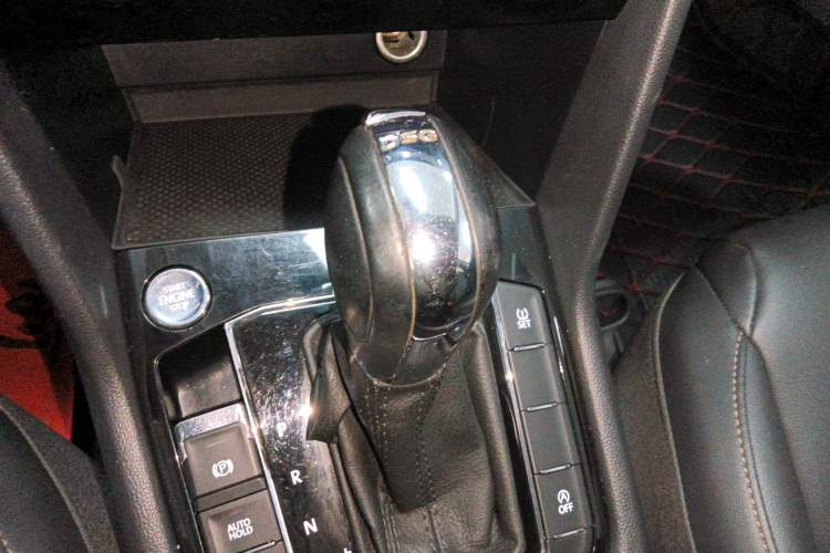 Used Volkswagen Tharu 2019 280TSI Two-Wheel Drive Luxury Version China VI Standard Gear Lever