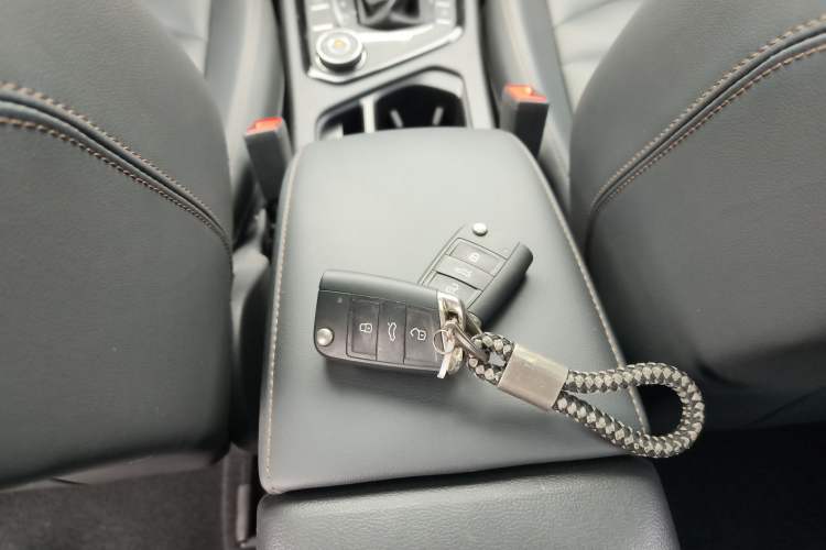 Used Volkswagen Tharu 2019 330TSI Four-Wheel Drive Flagship Model China VI Standard Interior 1