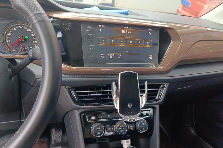 Used Volkswagen Tharu 2019 280TSI Two-Wheel Drive Luxury Version China VI Standard Audio And AC Panel