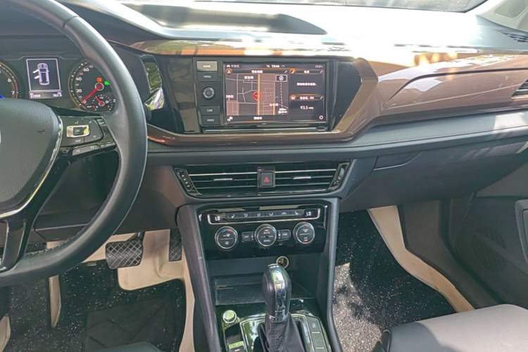 Used Volkswagen Tharu 2019 280TSI Two-Wheel Drive Luxury Version China VI Standard Audio And AC Panel
