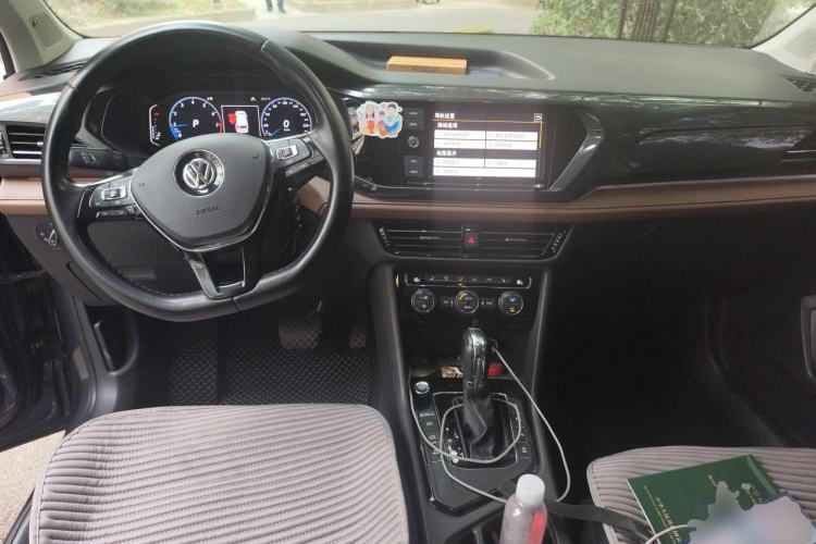 Used Volkswagen Tharu 2019 280TSI Two-Wheel Drive Flagship Version China VI Standard Center Console