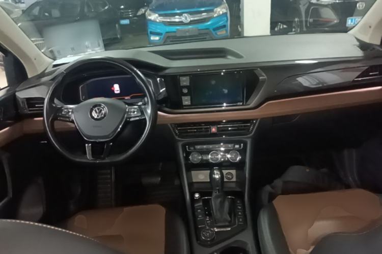Used Volkswagen Tharu 2019 330TSI Four-Wheel Drive Flagship Model China VI Standard Center Console