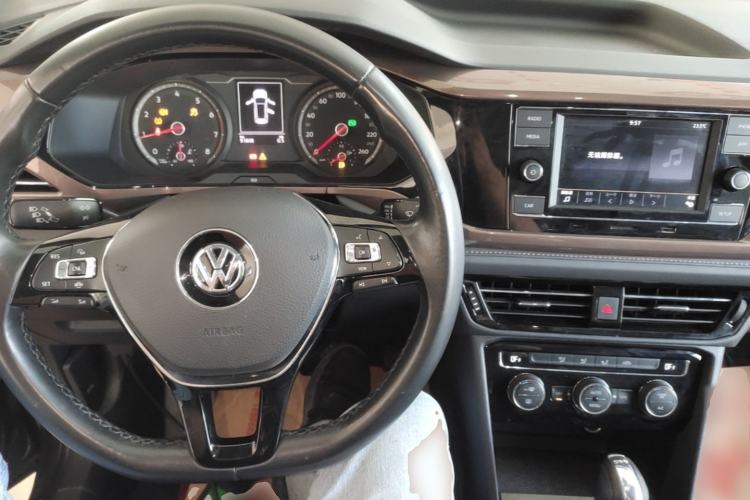 Used Volkswagen Tharu 2019 280TSI Two-Wheel Drive Comfort Edition China VI Standard Center Console