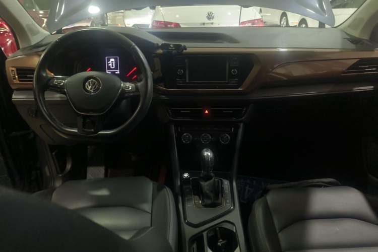 Used Volkswagen Tharu 2019 280TSI Two-Wheel Drive Comfort Edition China VI Standard Center Console
