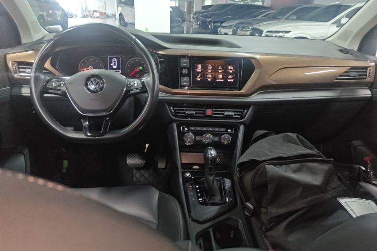 Used Volkswagen Tharu 2019 280TSI Two-Wheel Drive Luxury Version China VI Standard Center Console