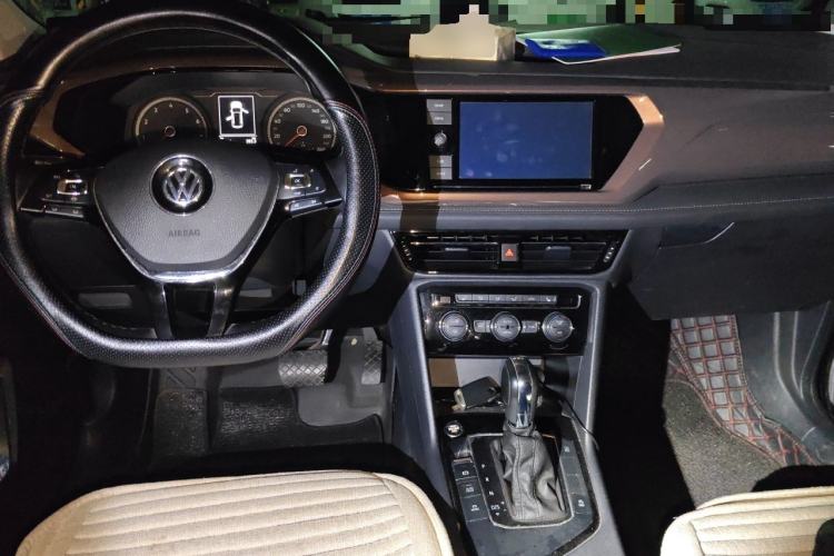 Used Volkswagen Tharu 2019 280TSI Two-Wheel Drive Luxury Version China VI Standard Center Console