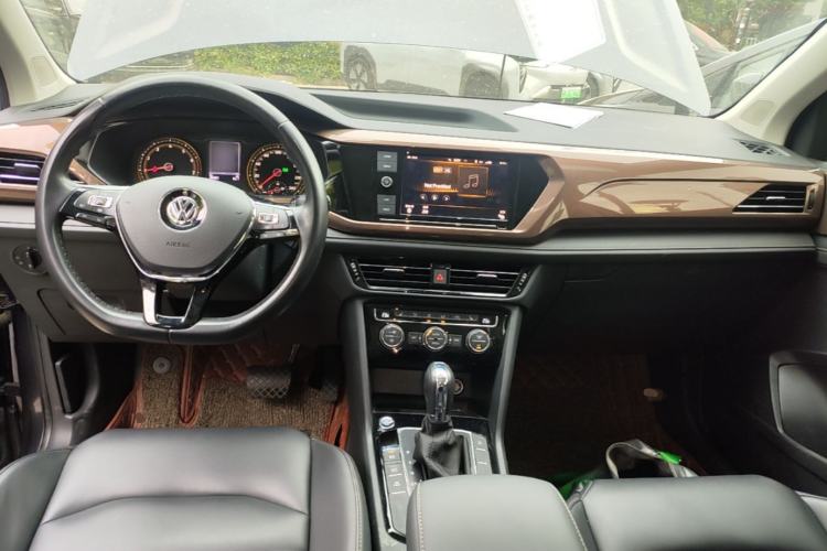 Used Volkswagen Tharu 2019 330TSI Four-Wheel Drive Luxury Edition China VI Standard Center Console