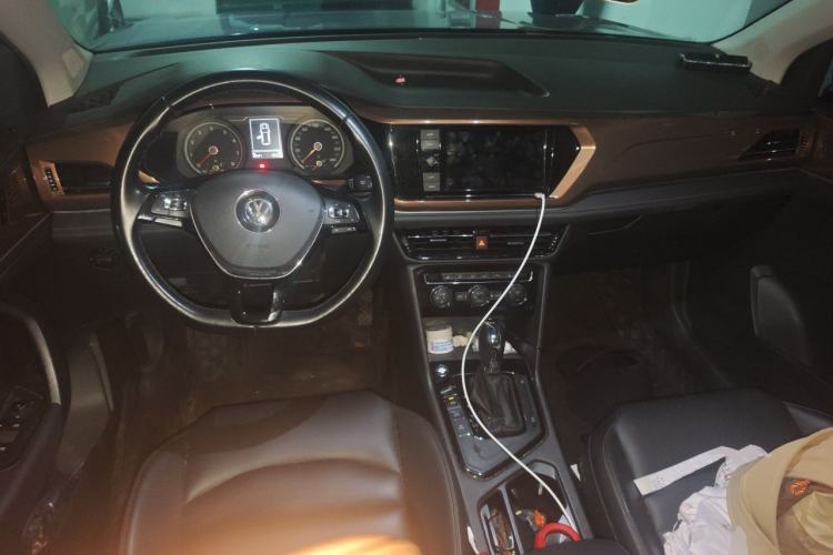Used Volkswagen Tharu 2019 280TSI Two-Wheel Drive Luxury Version China VI Standard Center Console