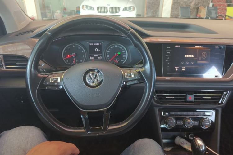 Used Volkswagen Tharu 2019 280TSI Two-Wheel Drive Luxury Version China VI Standard Center Console