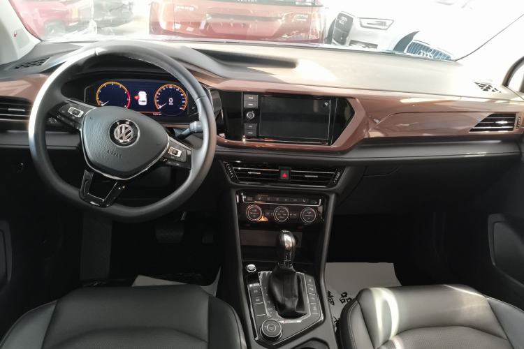 Used Volkswagen Tharu 2019 330TSI Four-Wheel Drive Flagship Model China VI Standard Center Console