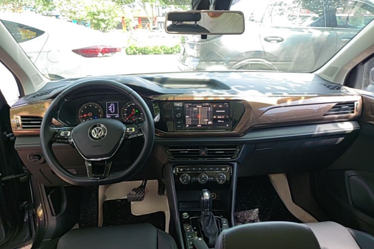 Used Volkswagen Tharu 2019 280TSI Two-Wheel Drive Luxury Version China VI Standard Center Console