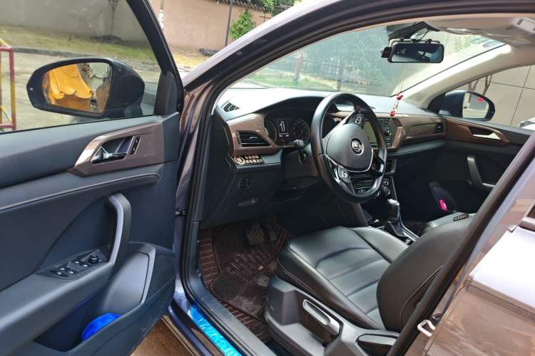 Used Volkswagen Tharu 2019 280TSI Two-Wheel Drive Comfort Edition China V Standard Driver Seat