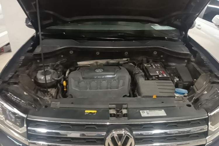 Used Volkswagen Tharu 2019 330TSI Four-Wheel Drive Flagship Model China VI Standard Engine Bay