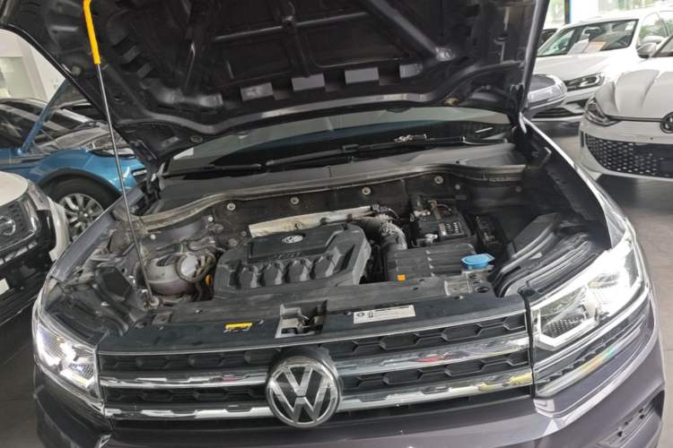 Used Volkswagen Tharu 2019 330TSI Four-Wheel Drive Flagship Model China VI Standard Engine Bay