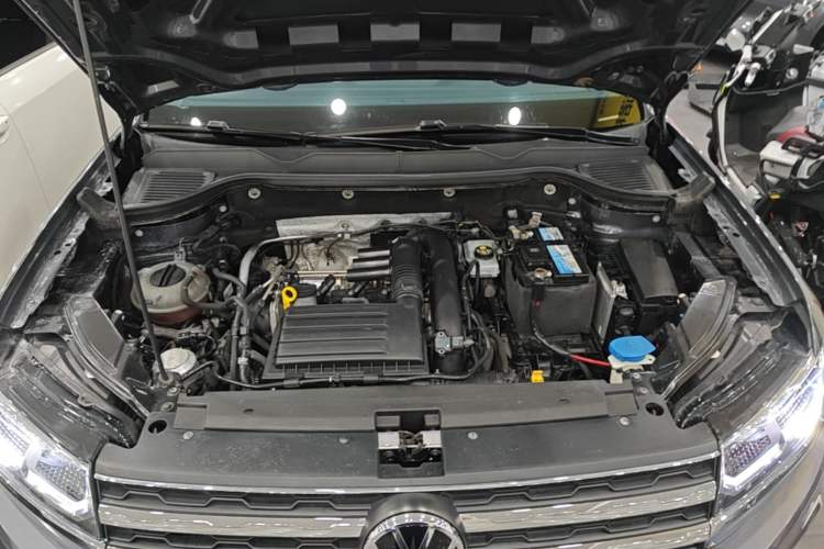 Used Volkswagen Tharu 2019 280TSI Two-Wheel Drive Luxury Version China VI Standard Engine Bay