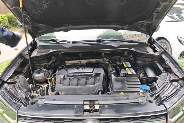 Used Volkswagen Tharu 2019 330TSI Four-Wheel Drive Flagship Model China VI Standard Engine Bay