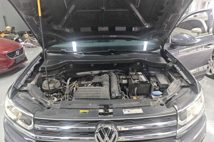 Used Volkswagen Tharu 2019 280TSI Two-Wheel Drive Luxury Version China VI Standard Engine Bay