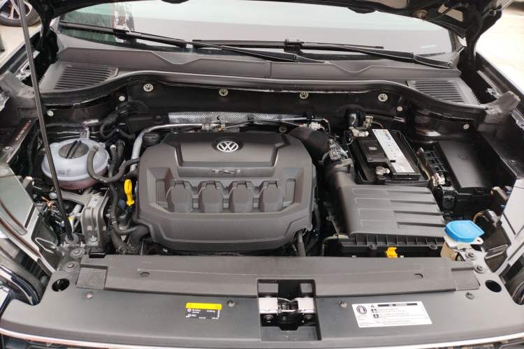 Used Volkswagen Tharu 2019 330TSI Four-Wheel Drive Flagship Model China VI Standard Engine Bay