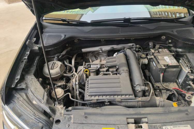 Used Volkswagen Tharu 2019 280TSI Two-Wheel Drive Luxury Version China VI Standard Engine Bay Right