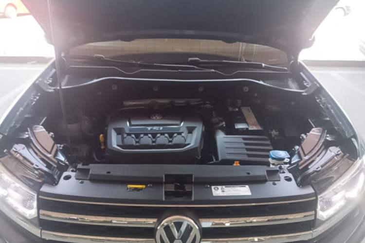 Used Volkswagen Tharu 2019 330TSI Four-Wheel Drive Flagship Model China VI Standard Engine Bay